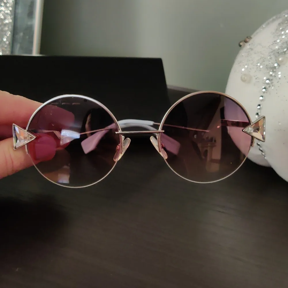 Gorgeous Authentic FENDI women sunglasses with crystals on the side - Picture 2 of 14
